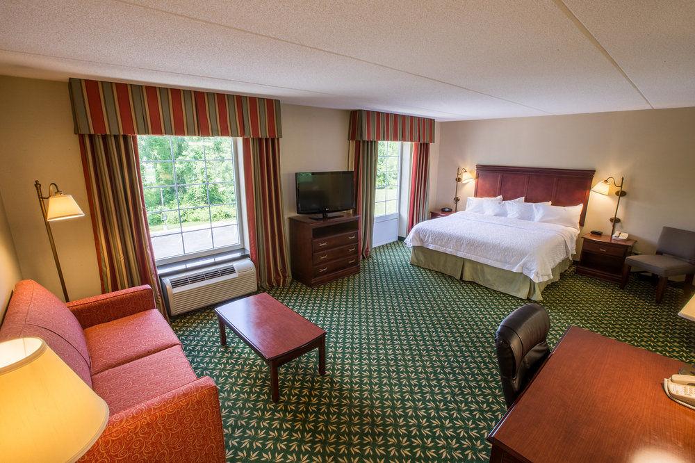 Hampton Inn & Suites Berkshires-Lenox Exteriör bild