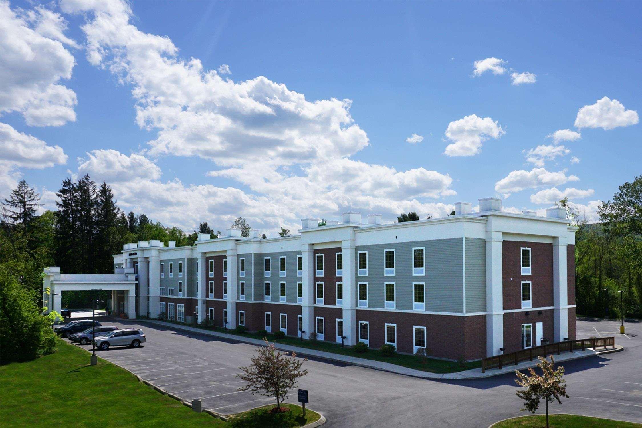 Hampton Inn & Suites Berkshires-Lenox Exteriör bild