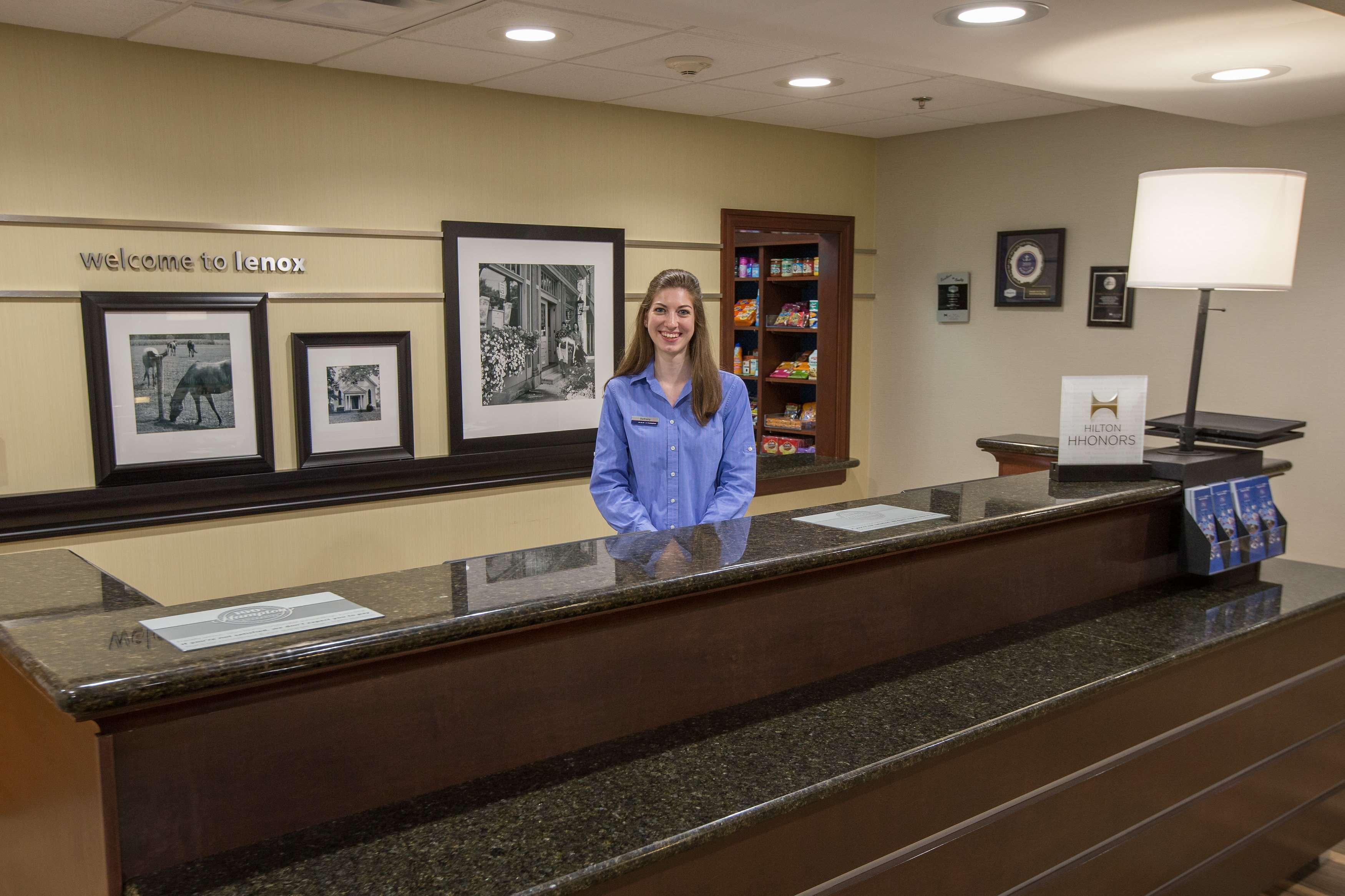 Hampton Inn & Suites Berkshires-Lenox Exteriör bild