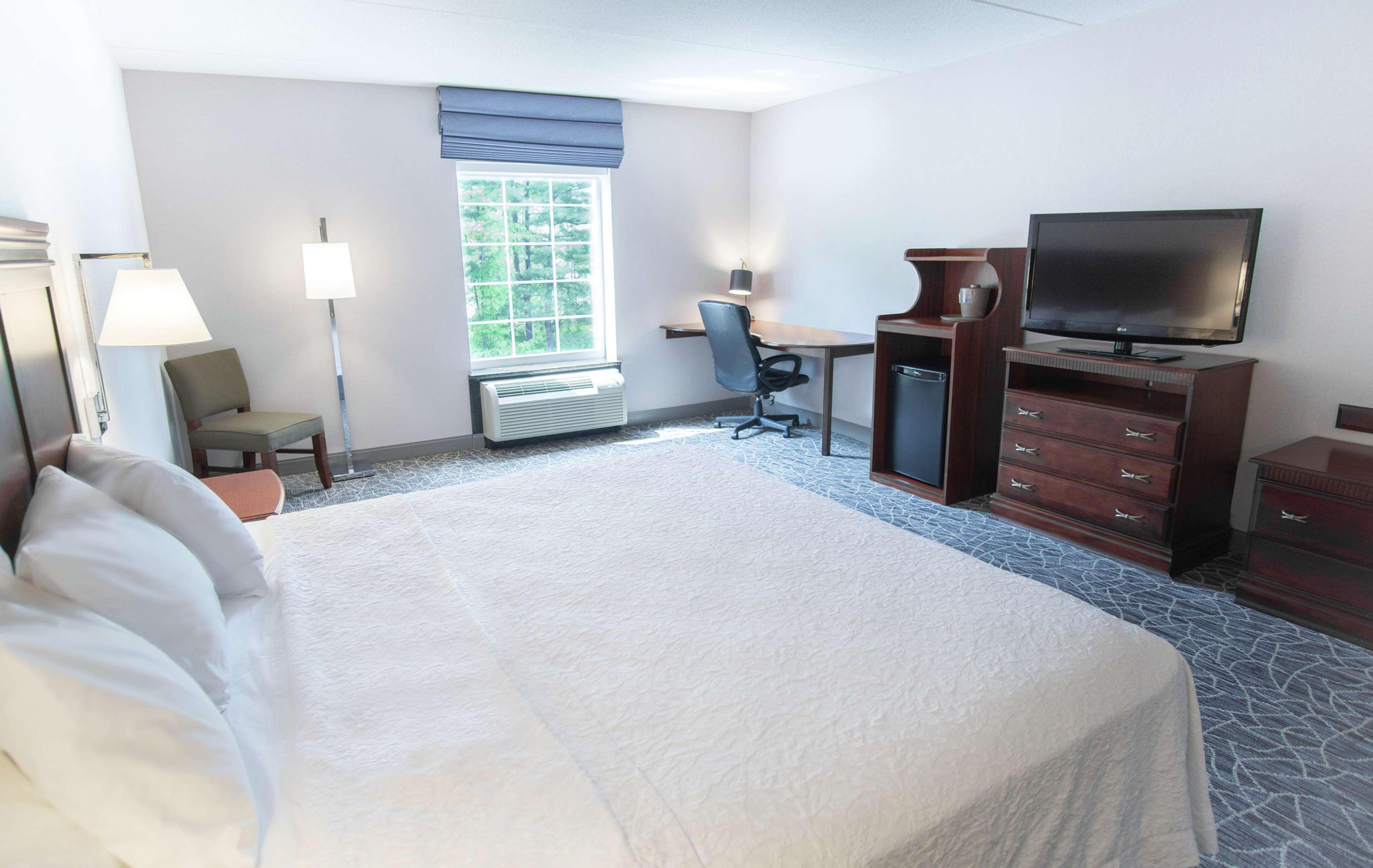 Hampton Inn & Suites Berkshires-Lenox Exteriör bild