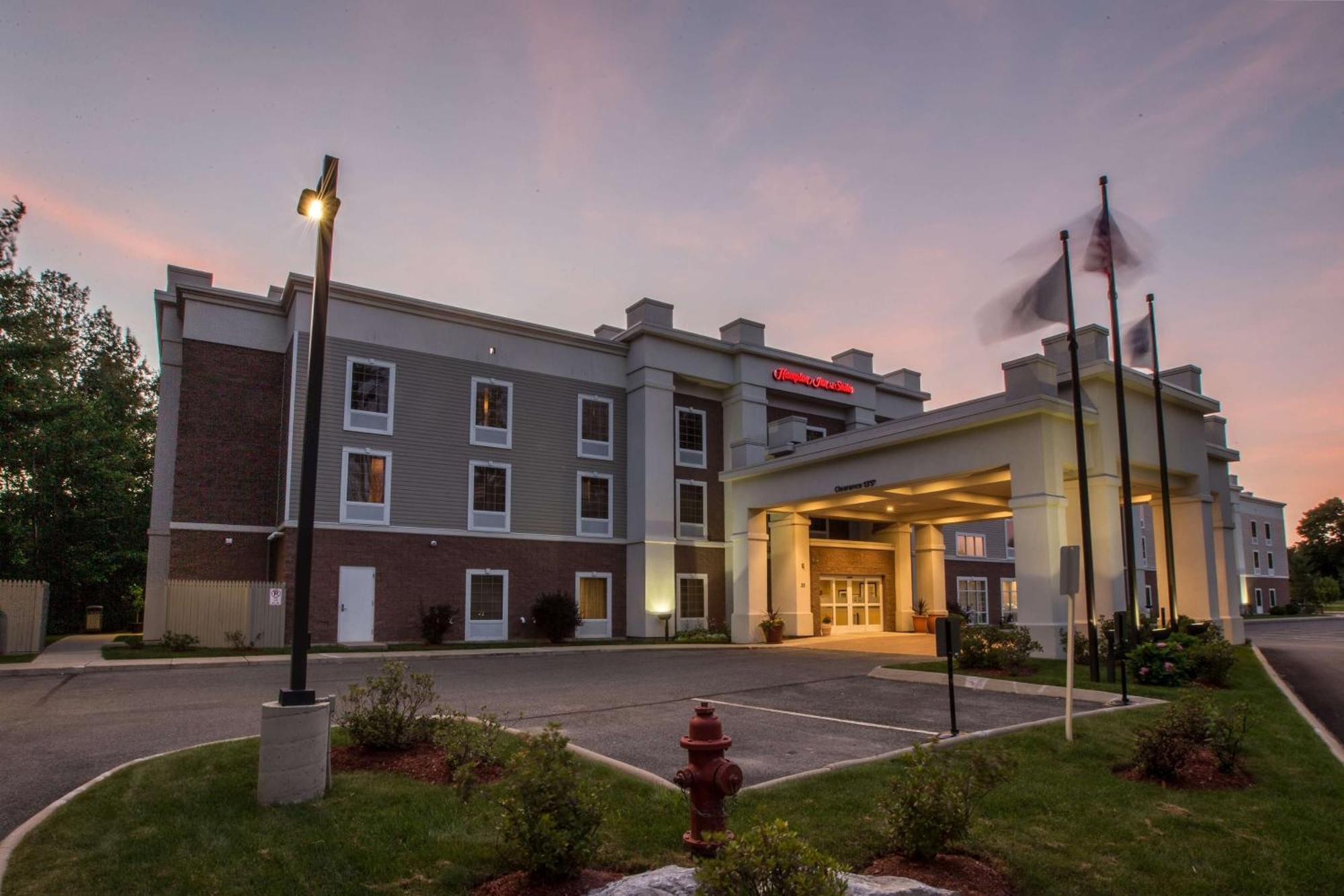 Hampton Inn & Suites Berkshires-Lenox Exteriör bild