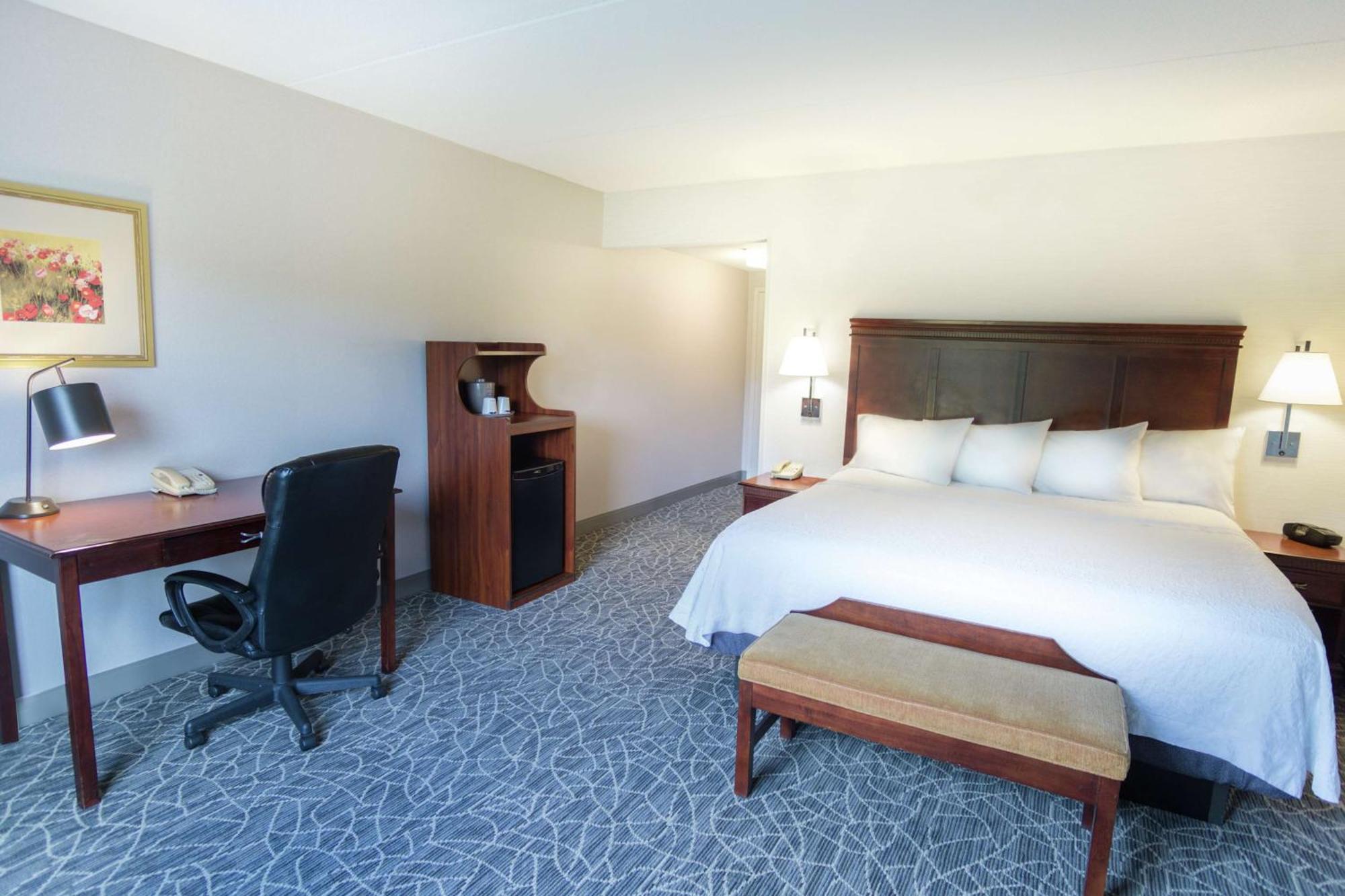 Hampton Inn & Suites Berkshires-Lenox Exteriör bild
