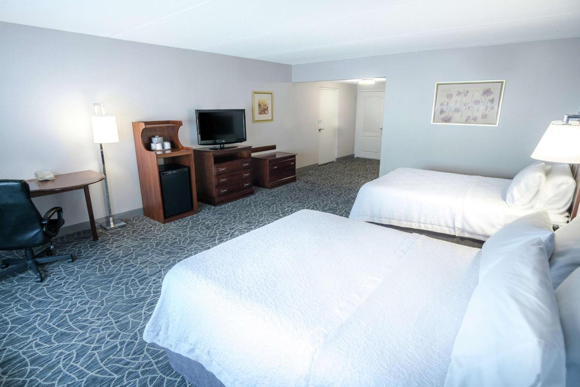 Hampton Inn & Suites Berkshires-Lenox Exteriör bild