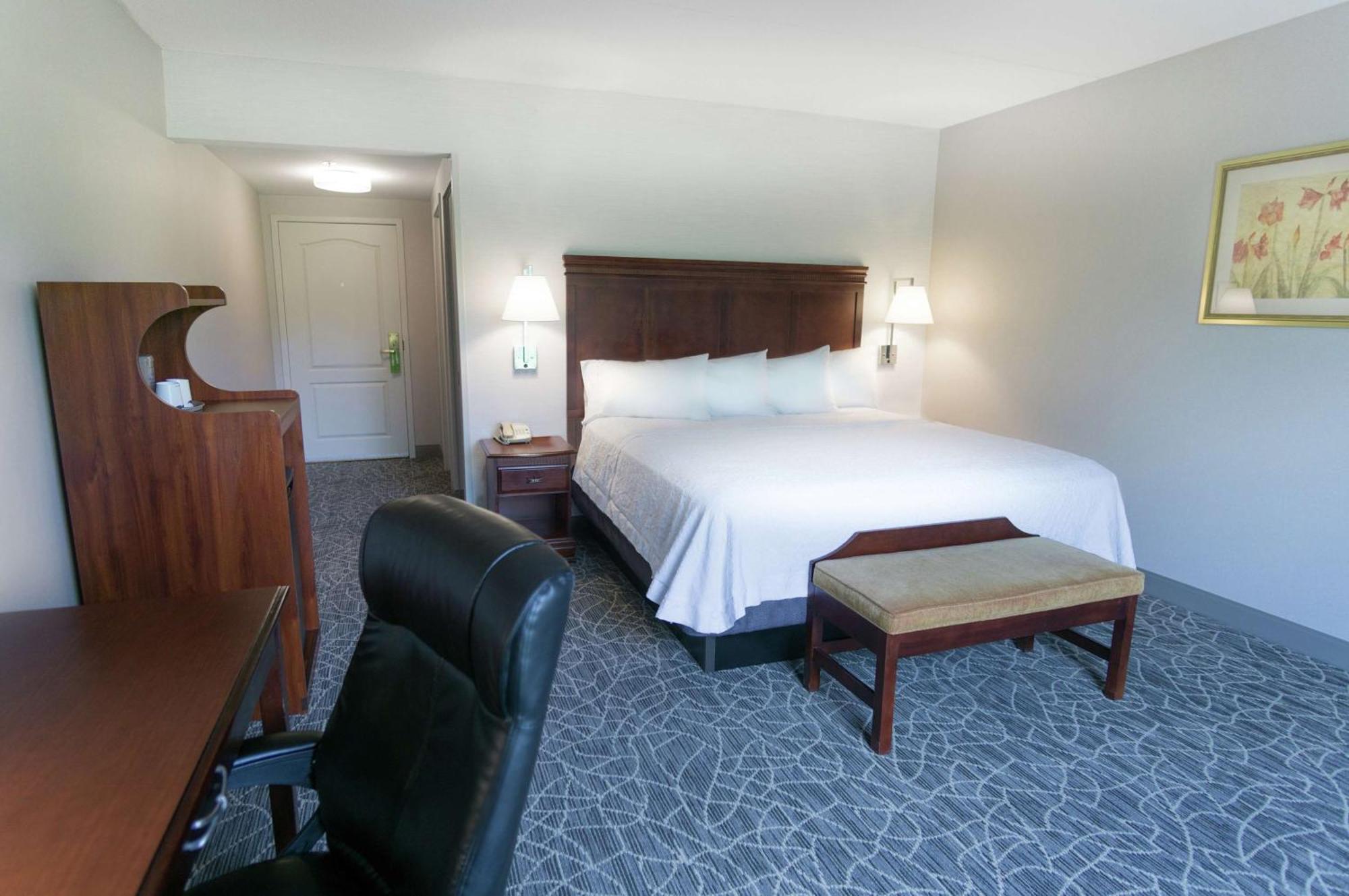 Hampton Inn & Suites Berkshires-Lenox Exteriör bild