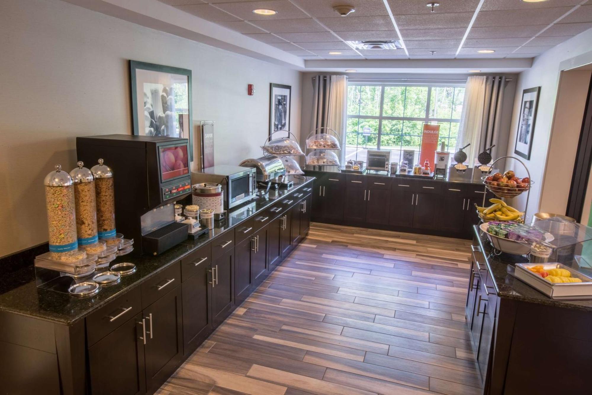 Hampton Inn & Suites Berkshires-Lenox Exteriör bild