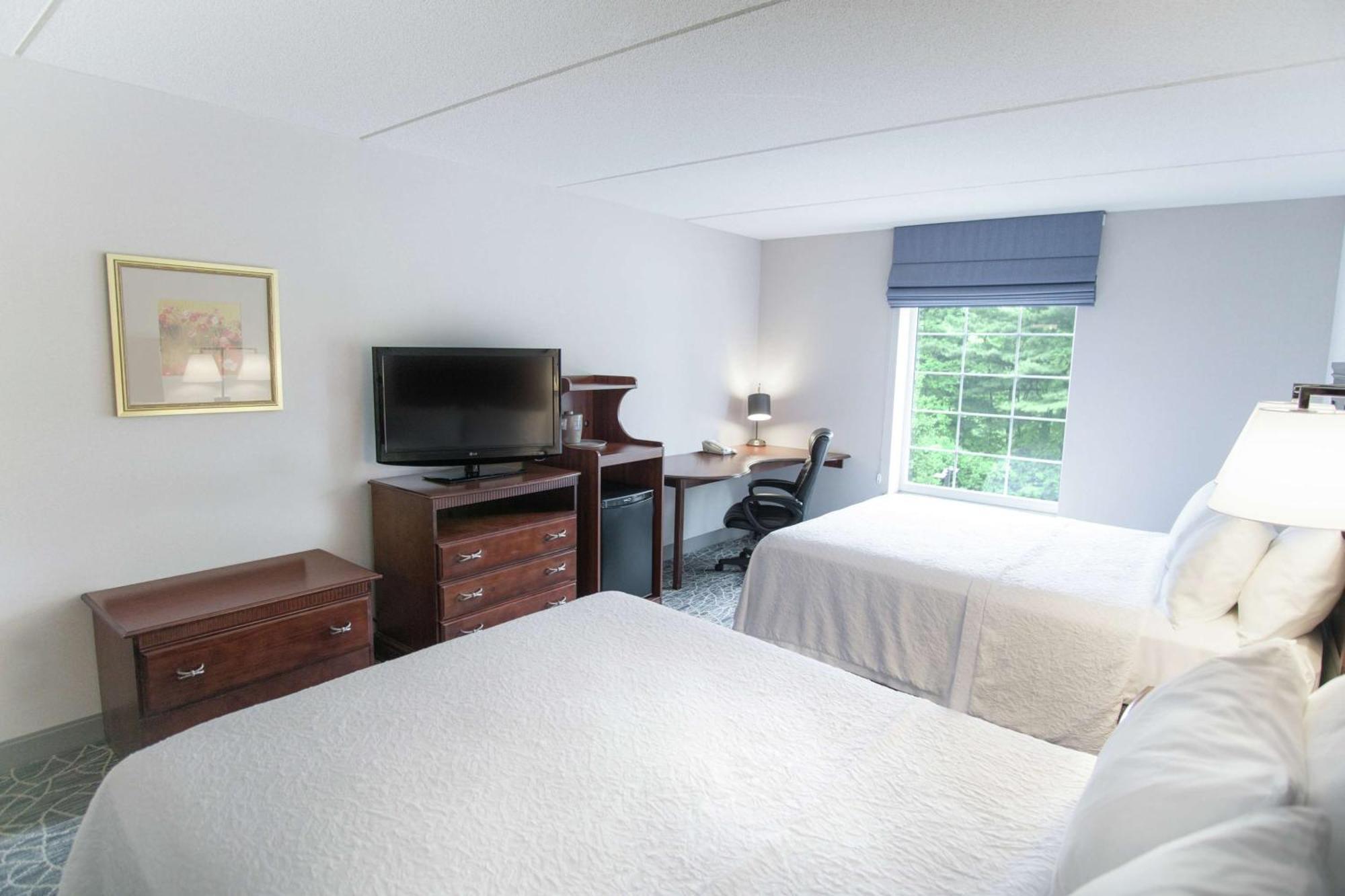 Hampton Inn & Suites Berkshires-Lenox Exteriör bild