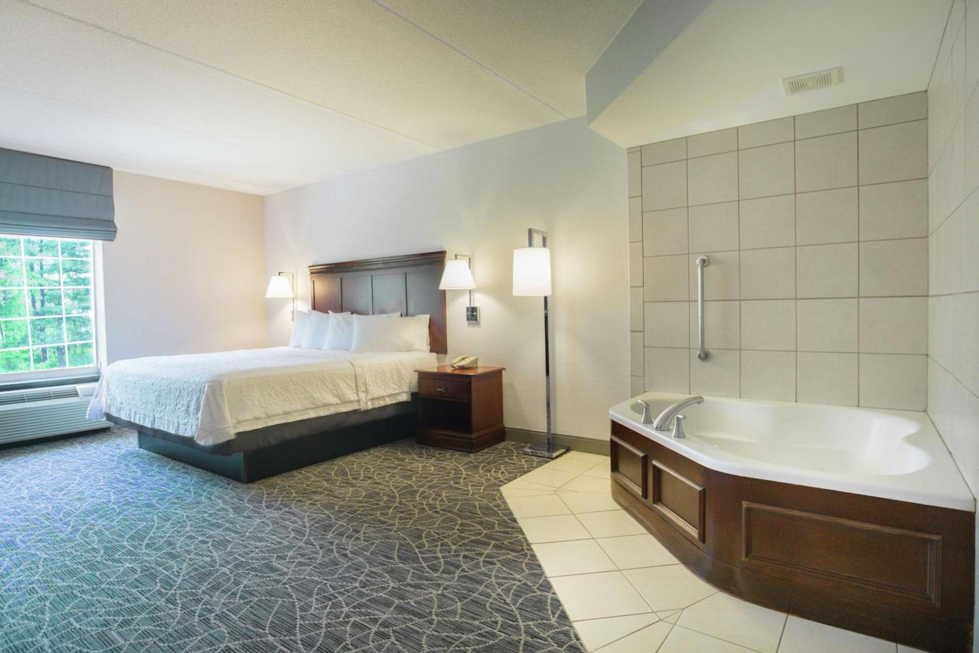 Hampton Inn & Suites Berkshires-Lenox Exteriör bild
