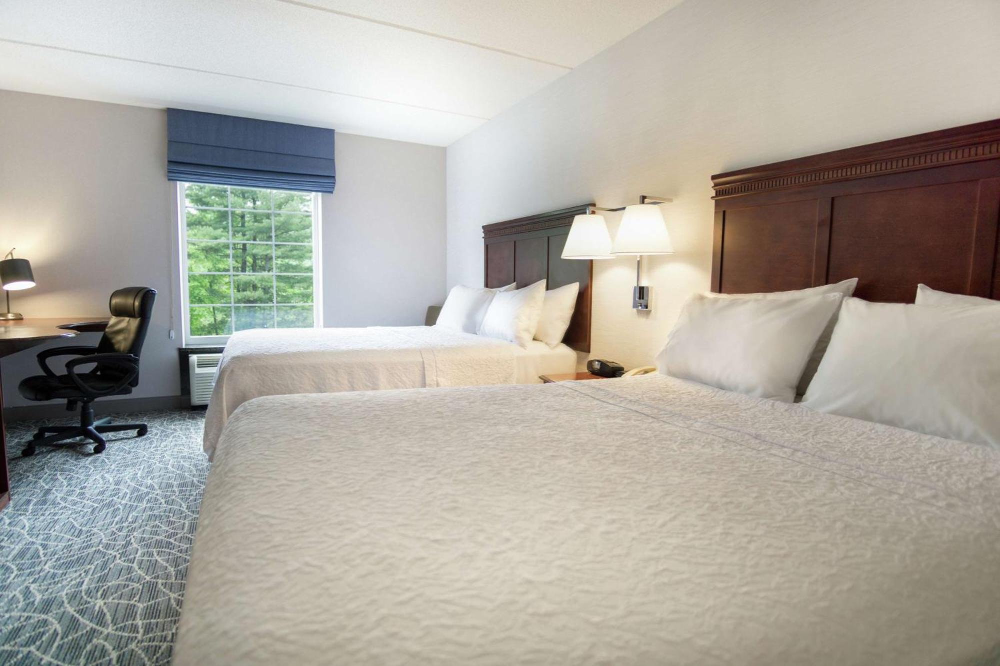 Hampton Inn & Suites Berkshires-Lenox Exteriör bild