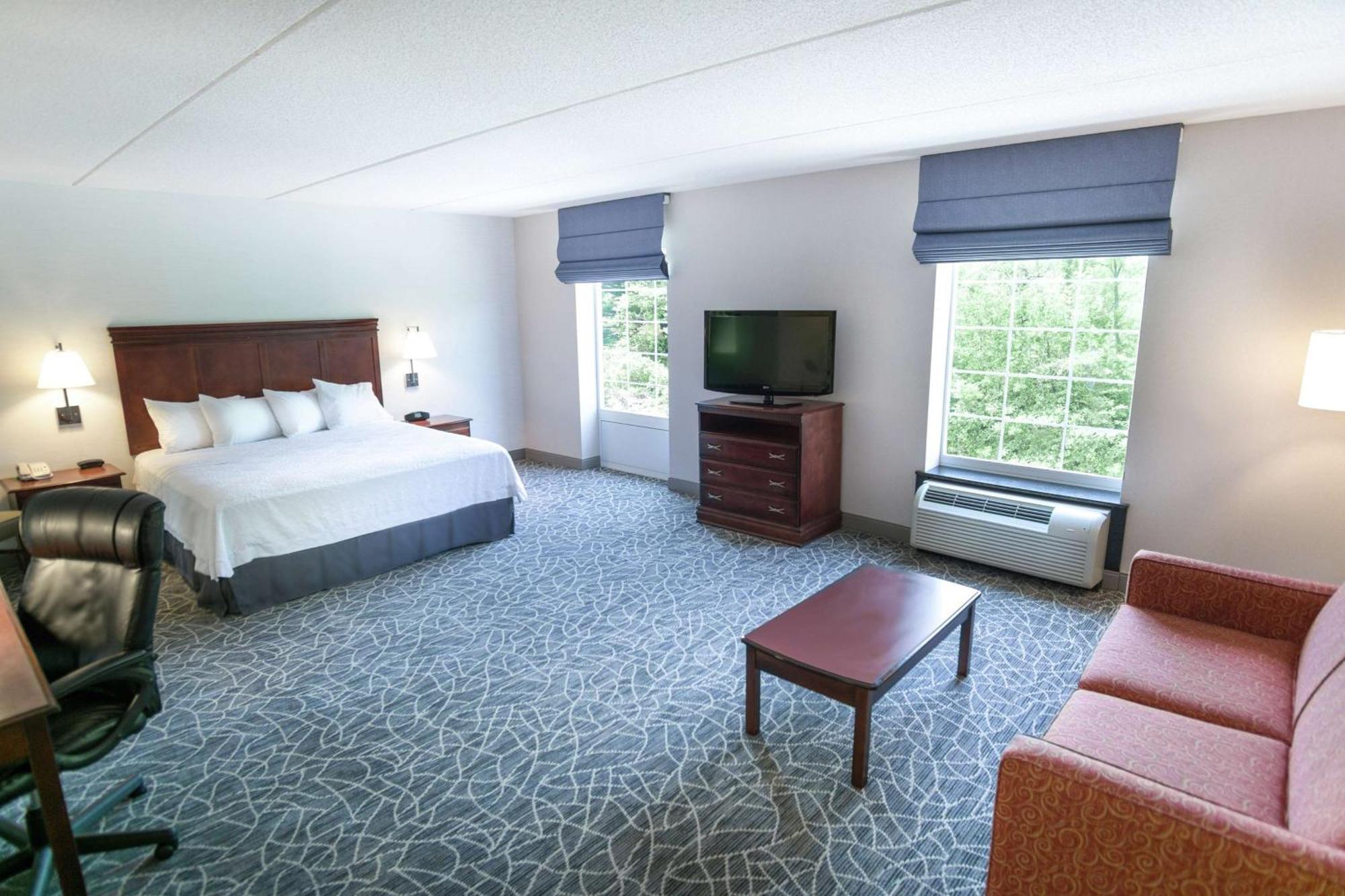 Hampton Inn & Suites Berkshires-Lenox Exteriör bild