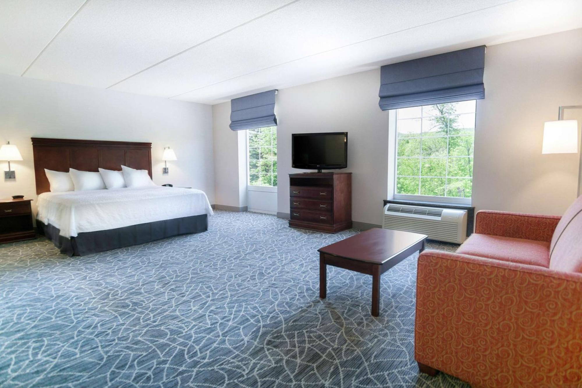 Hampton Inn & Suites Berkshires-Lenox Exteriör bild