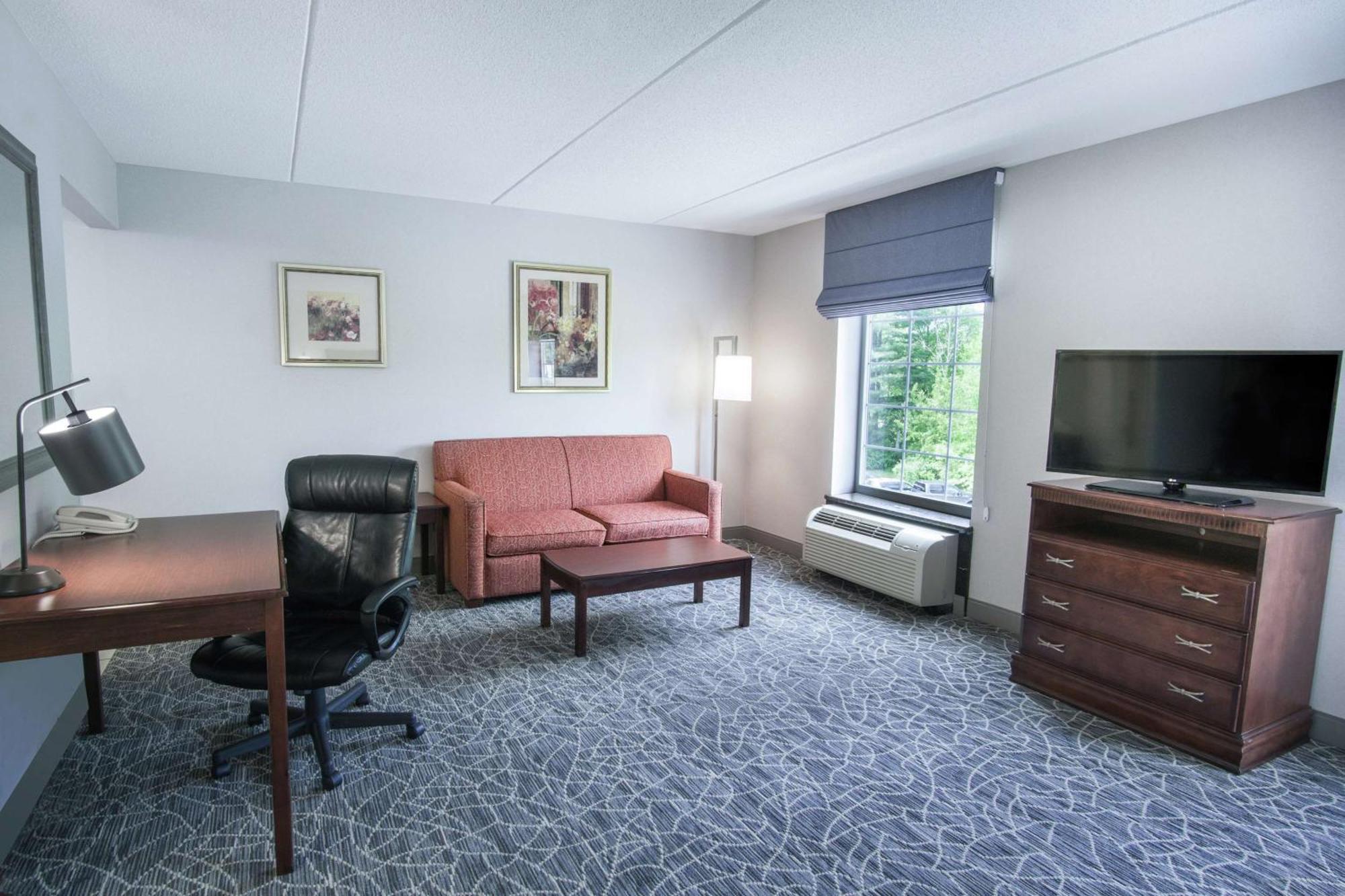 Hampton Inn & Suites Berkshires-Lenox Exteriör bild