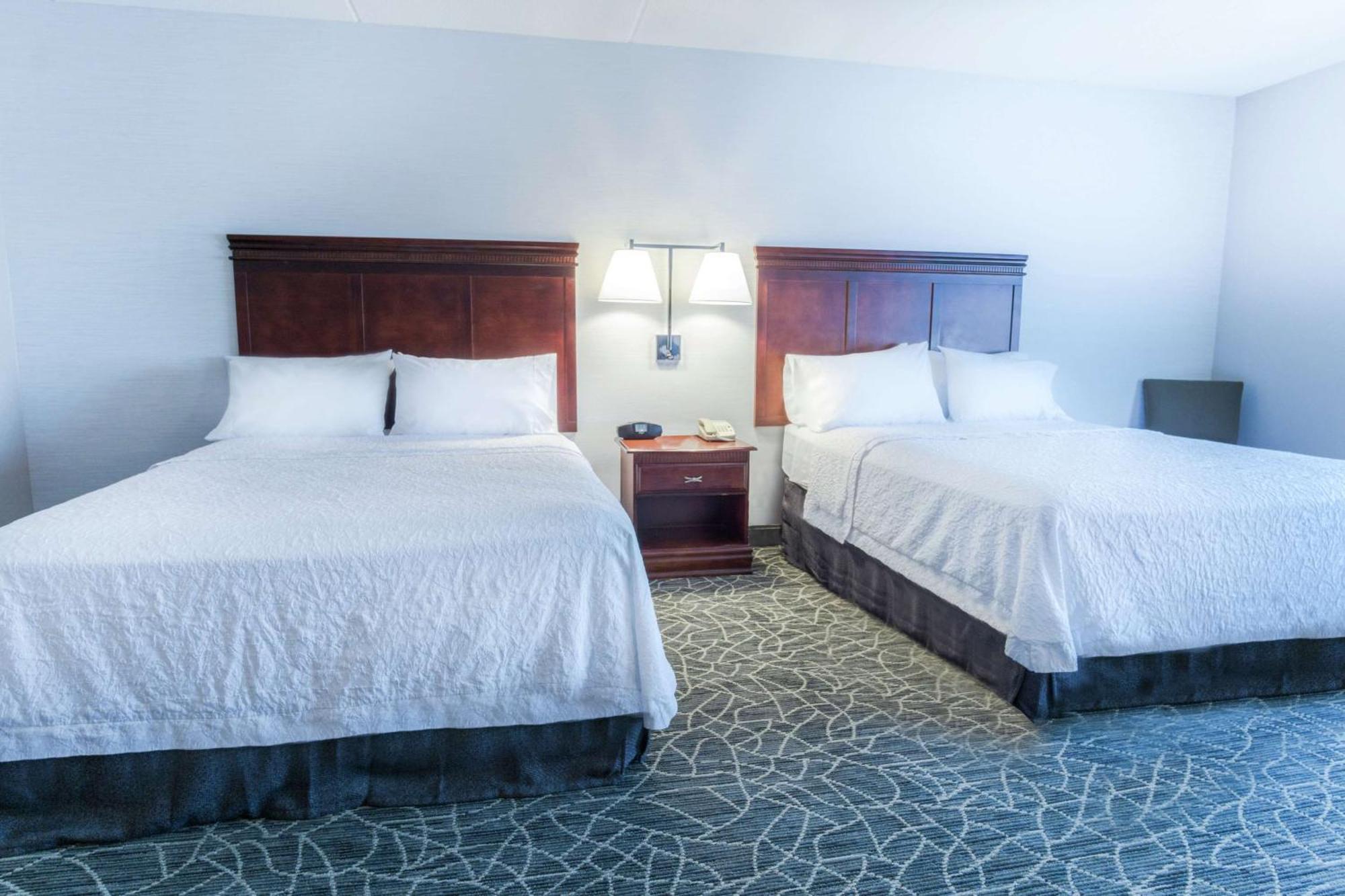 Hampton Inn & Suites Berkshires-Lenox Exteriör bild