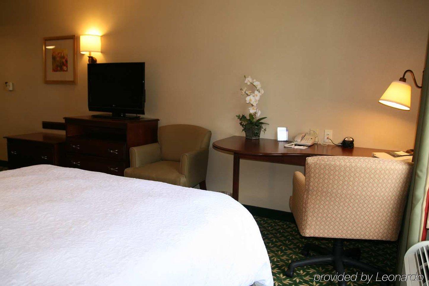 Hampton Inn & Suites Berkshires-Lenox Rum bild