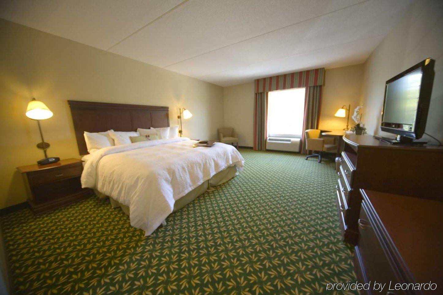 Hampton Inn & Suites Berkshires-Lenox Exteriör bild