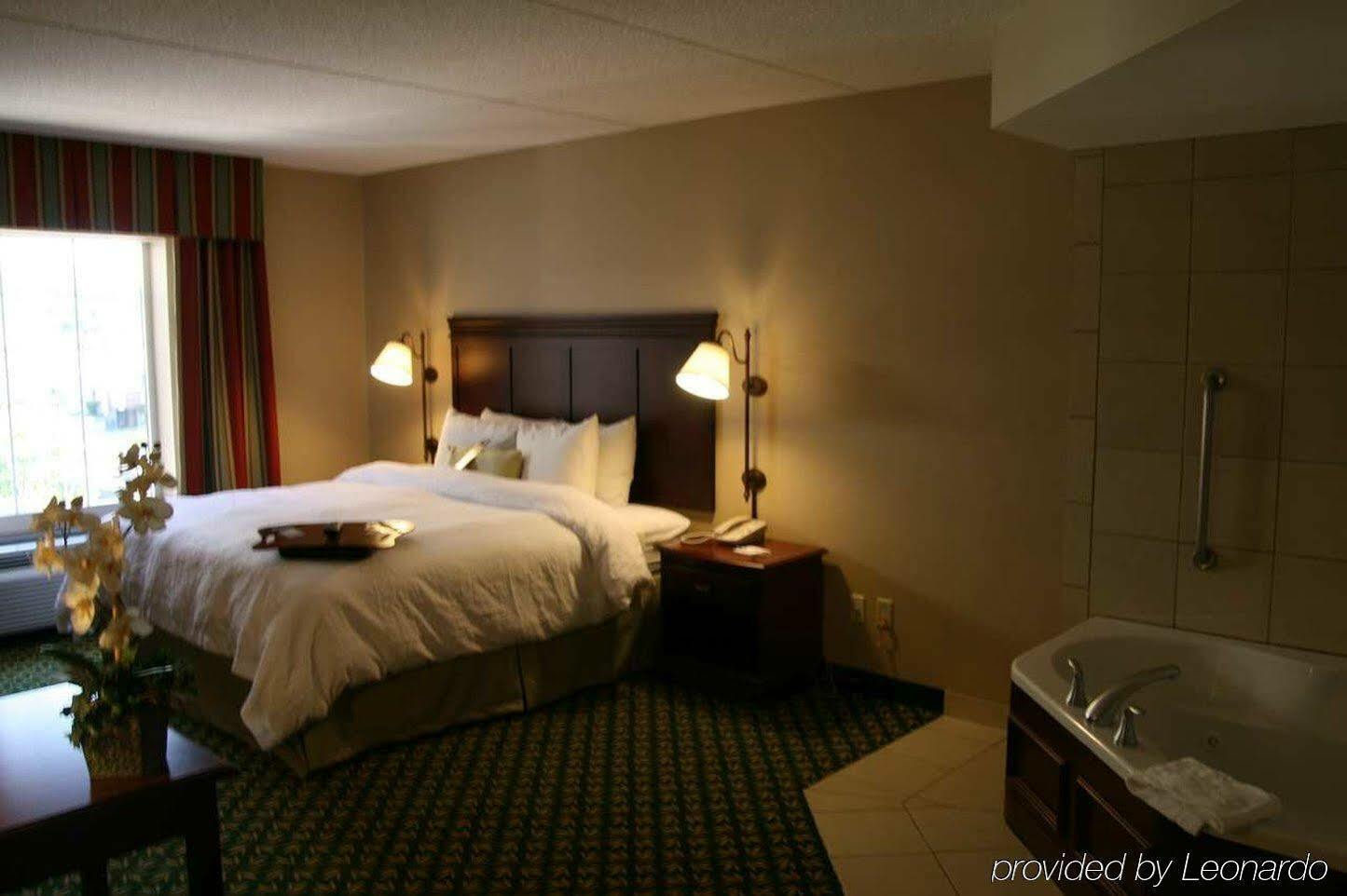 Hampton Inn & Suites Berkshires-Lenox Exteriör bild