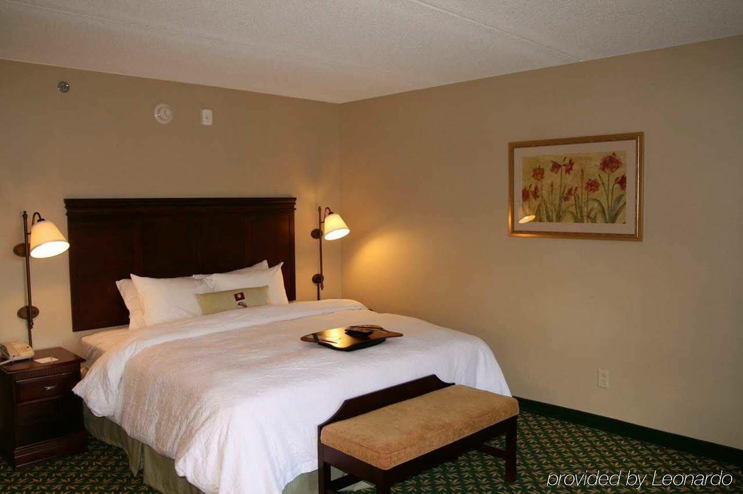 Hampton Inn & Suites Berkshires-Lenox Exteriör bild